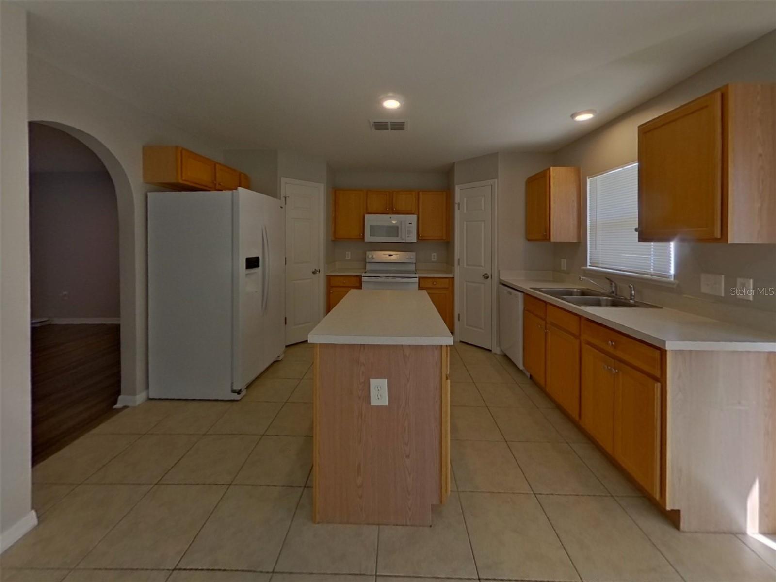 ABERDEEN PH 02 - Residential Lease