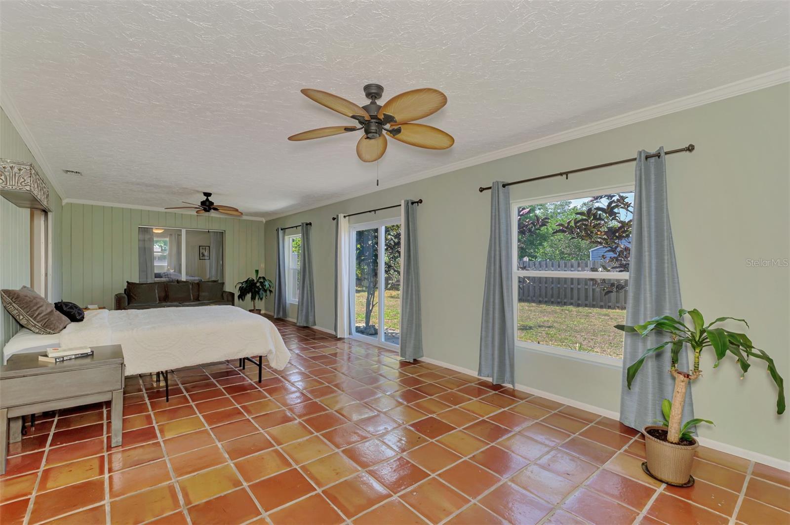 SOUTH GATE - Residential