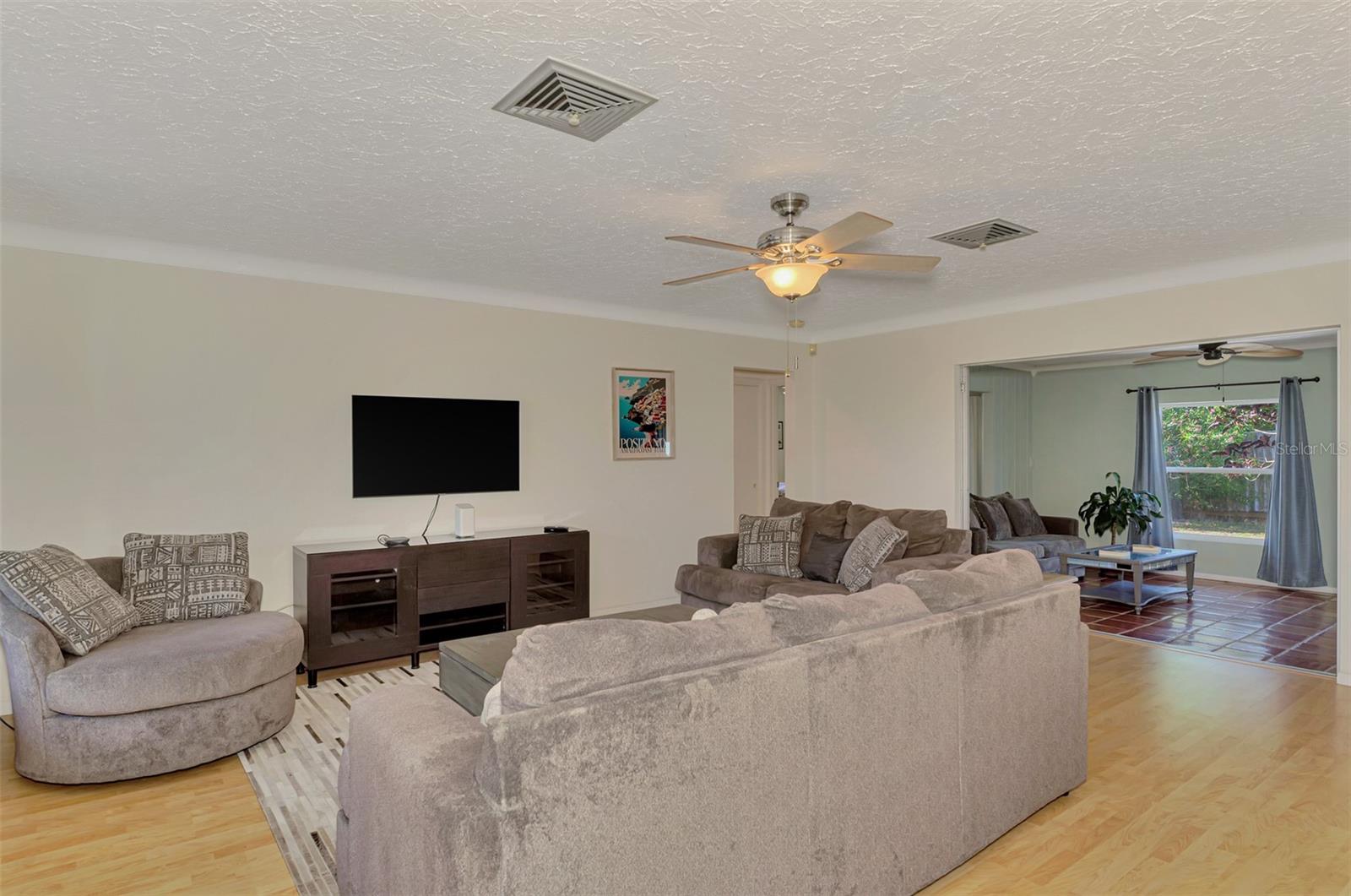 SOUTH GATE - Residential