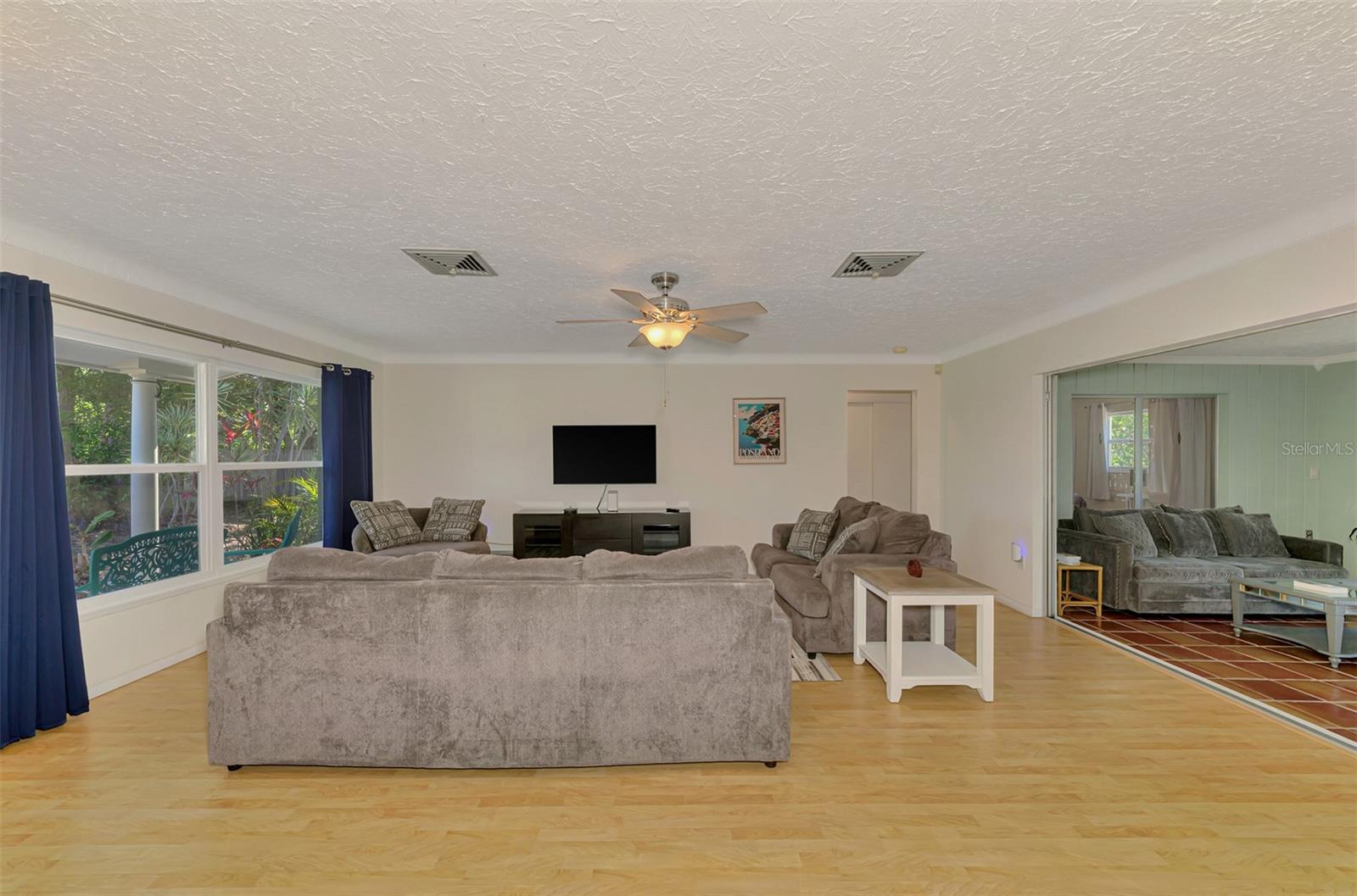 SOUTH GATE - Residential