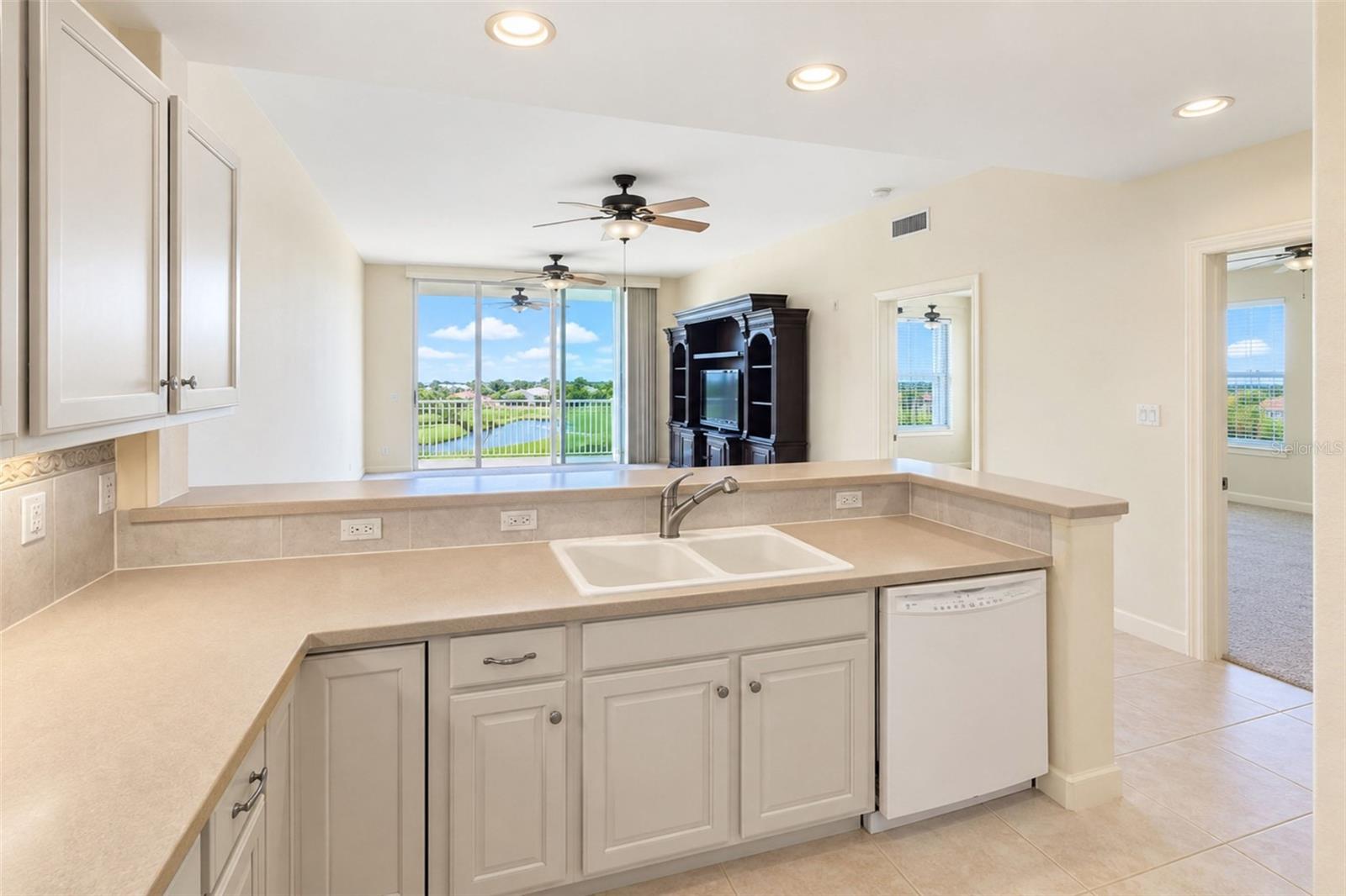 10055 LINKS LANE 406