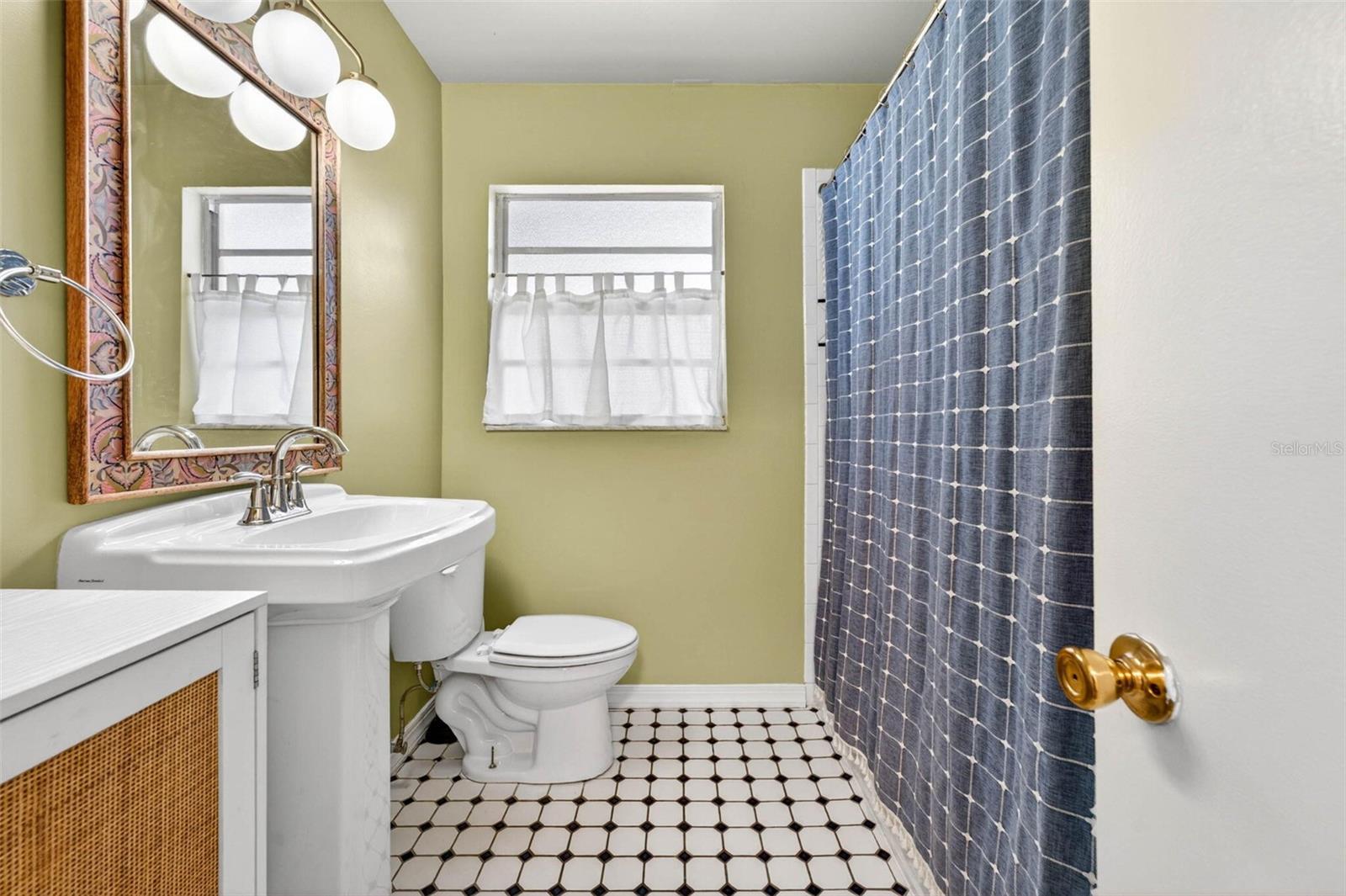 GANDY GARDENS 4 - Residential