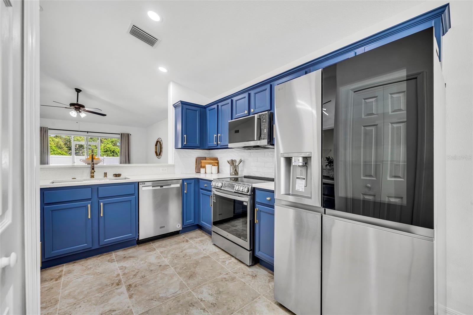 1405 SPRINGLEAF DRIVE