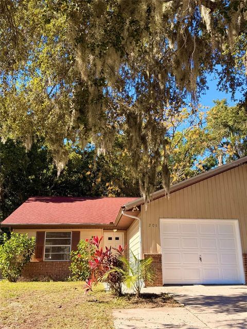 Photo of 201 Fernwood Street, Leesburg, FL 34748 (MLS # O6361442)