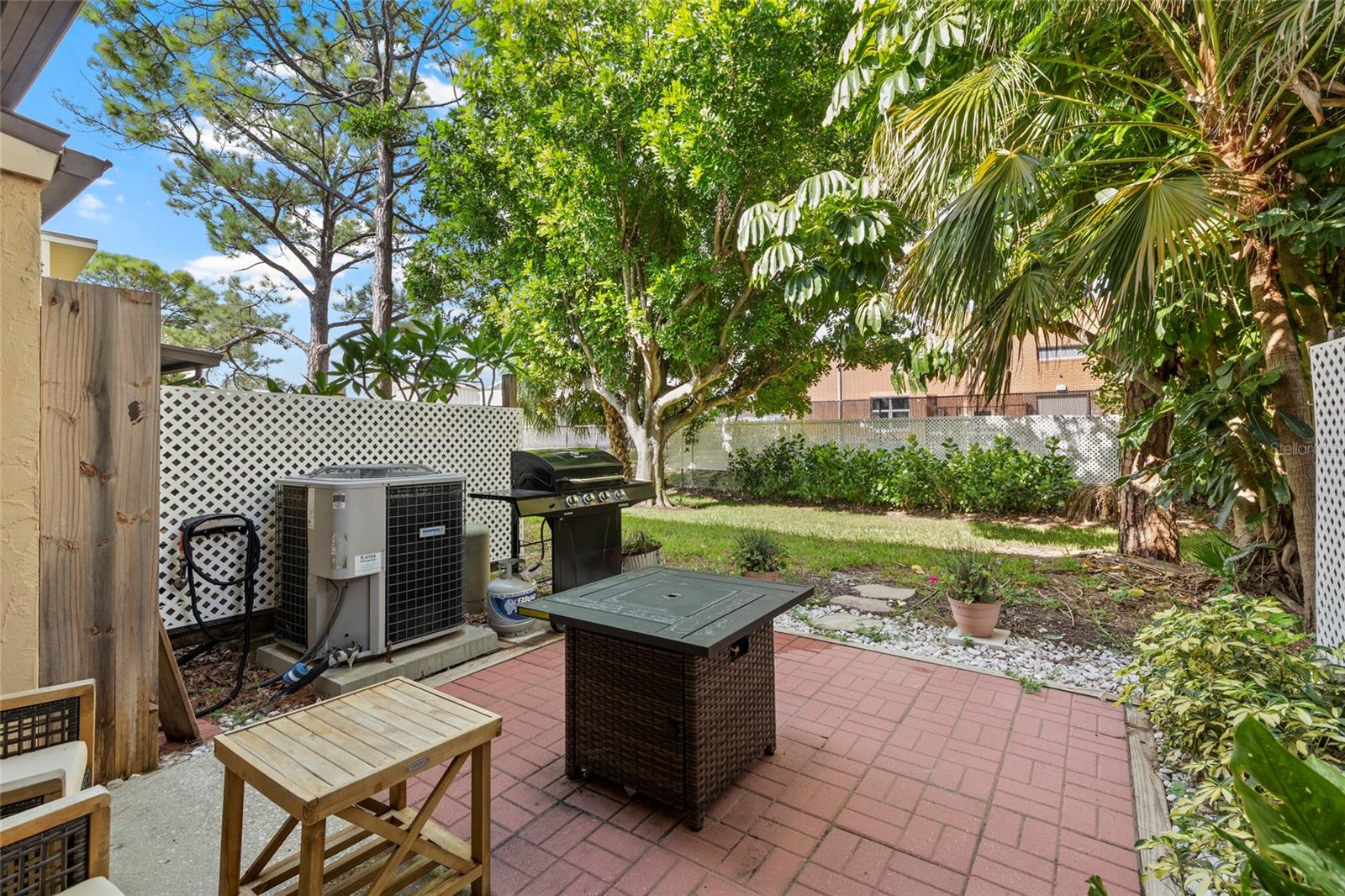 HORIZON TWNHS - Residential