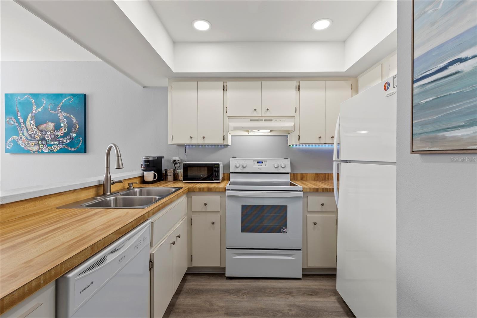 HORIZON TWNHS - Residential