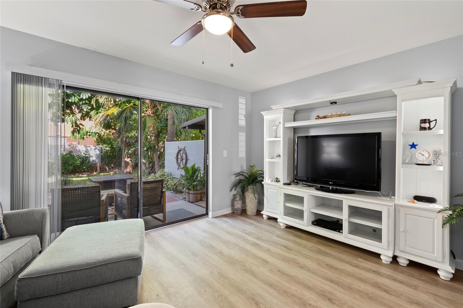 HORIZON TWNHS - Residential