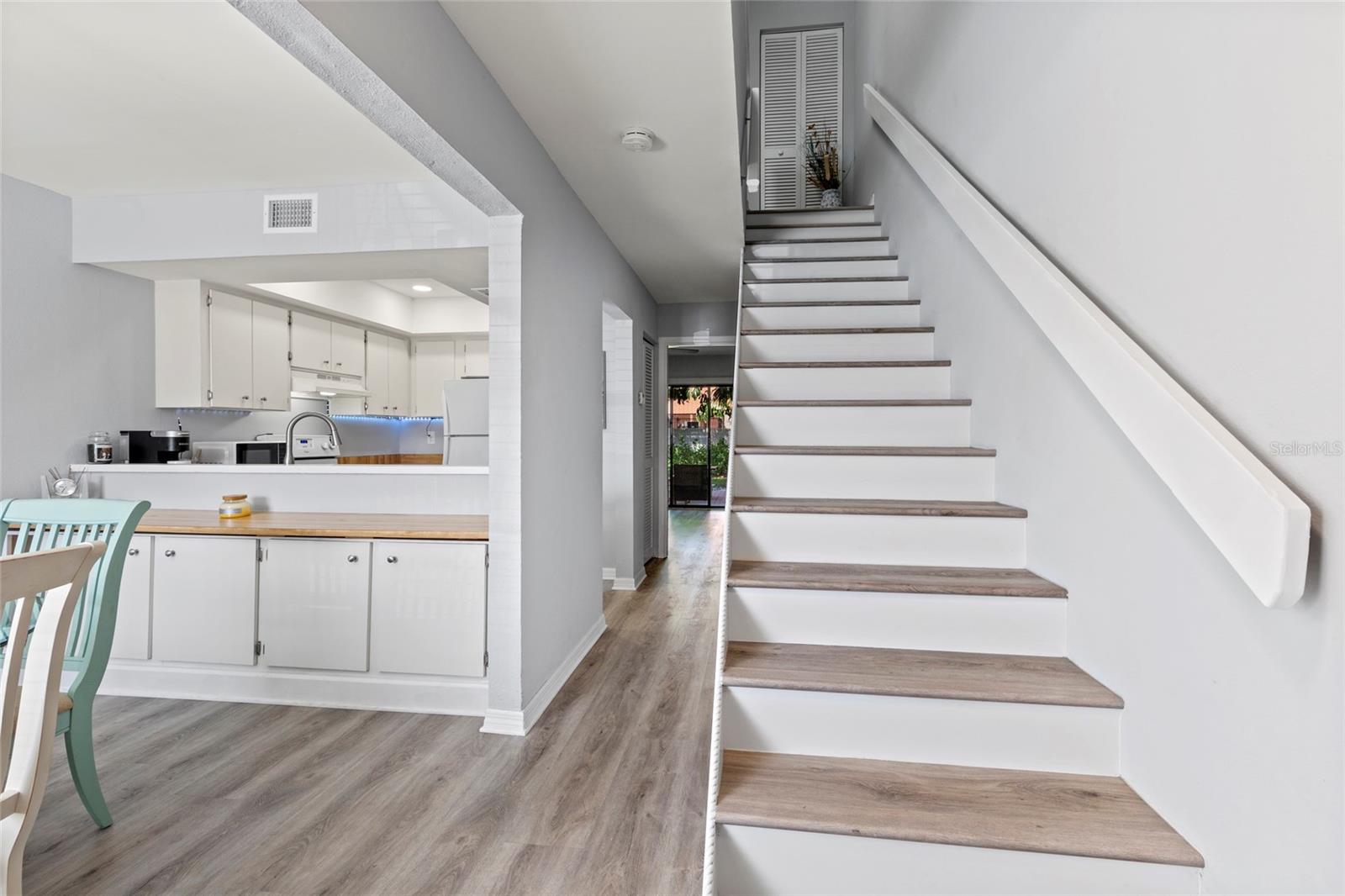 HORIZON TWNHS - Residential