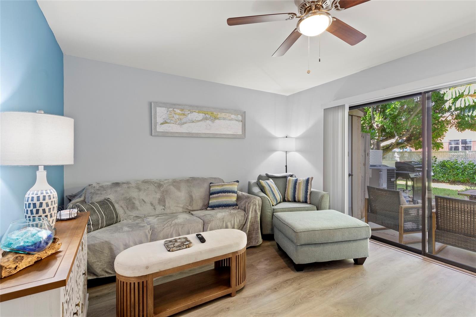 HORIZON TWNHS - Residential