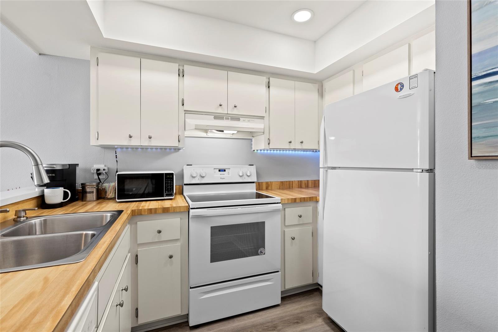 HORIZON TWNHS - Residential