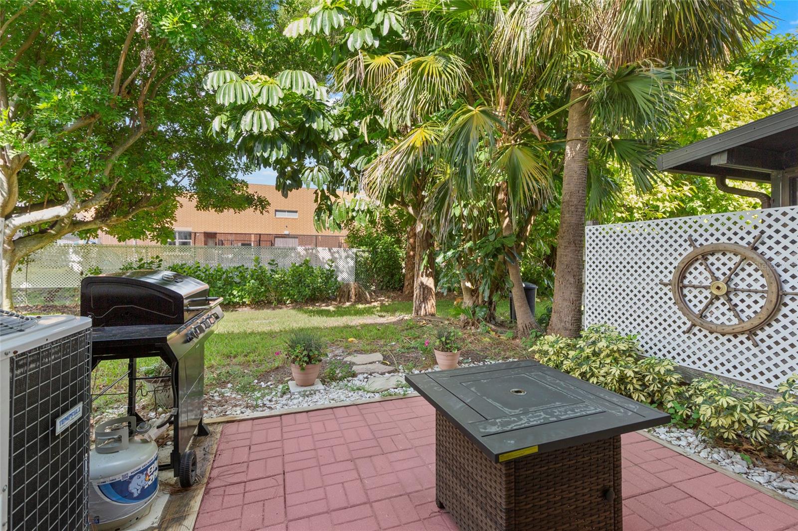 HORIZON TWNHS - Residential