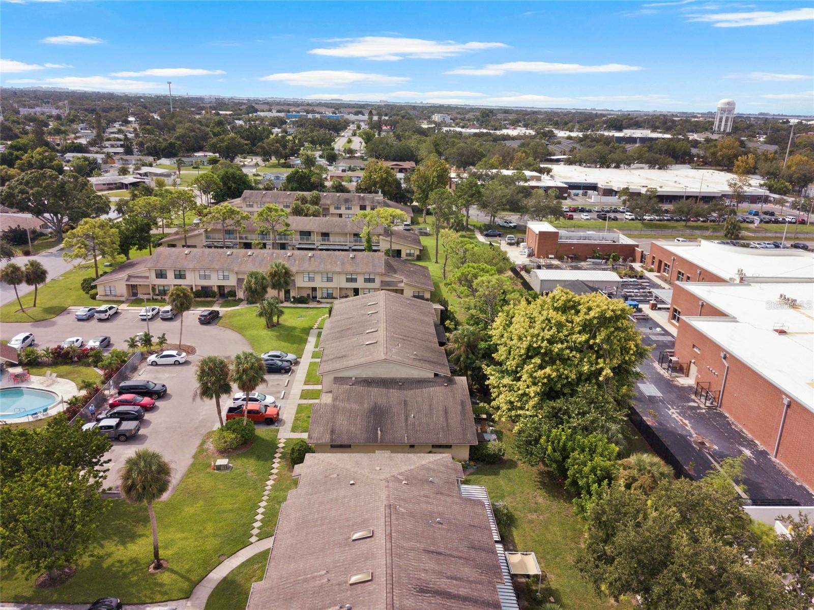 HORIZON TWNHS - Residential