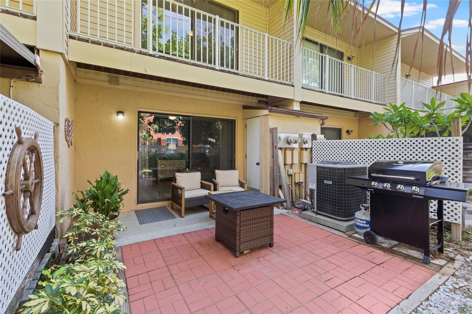 HORIZON TWNHS - Residential