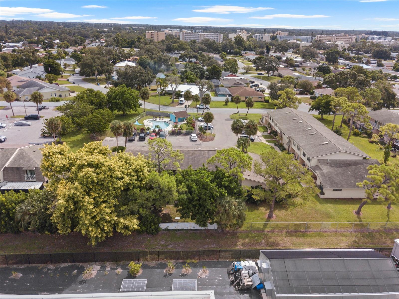 HORIZON TWNHS - Residential