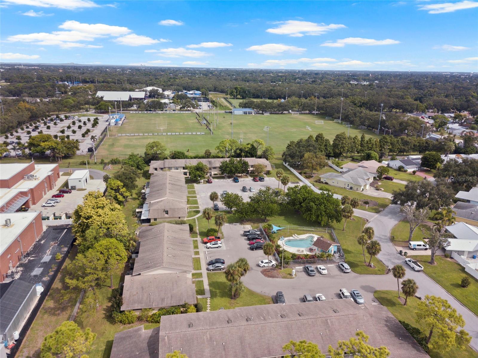 HORIZON TWNHS - Residential