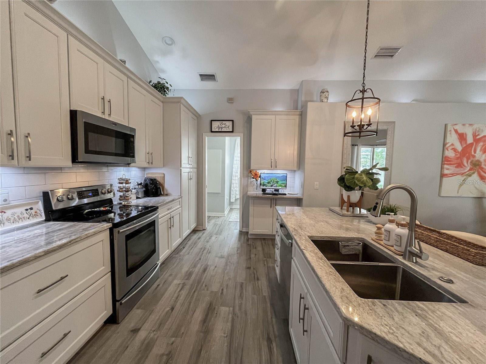 OAK TRACE - Residential