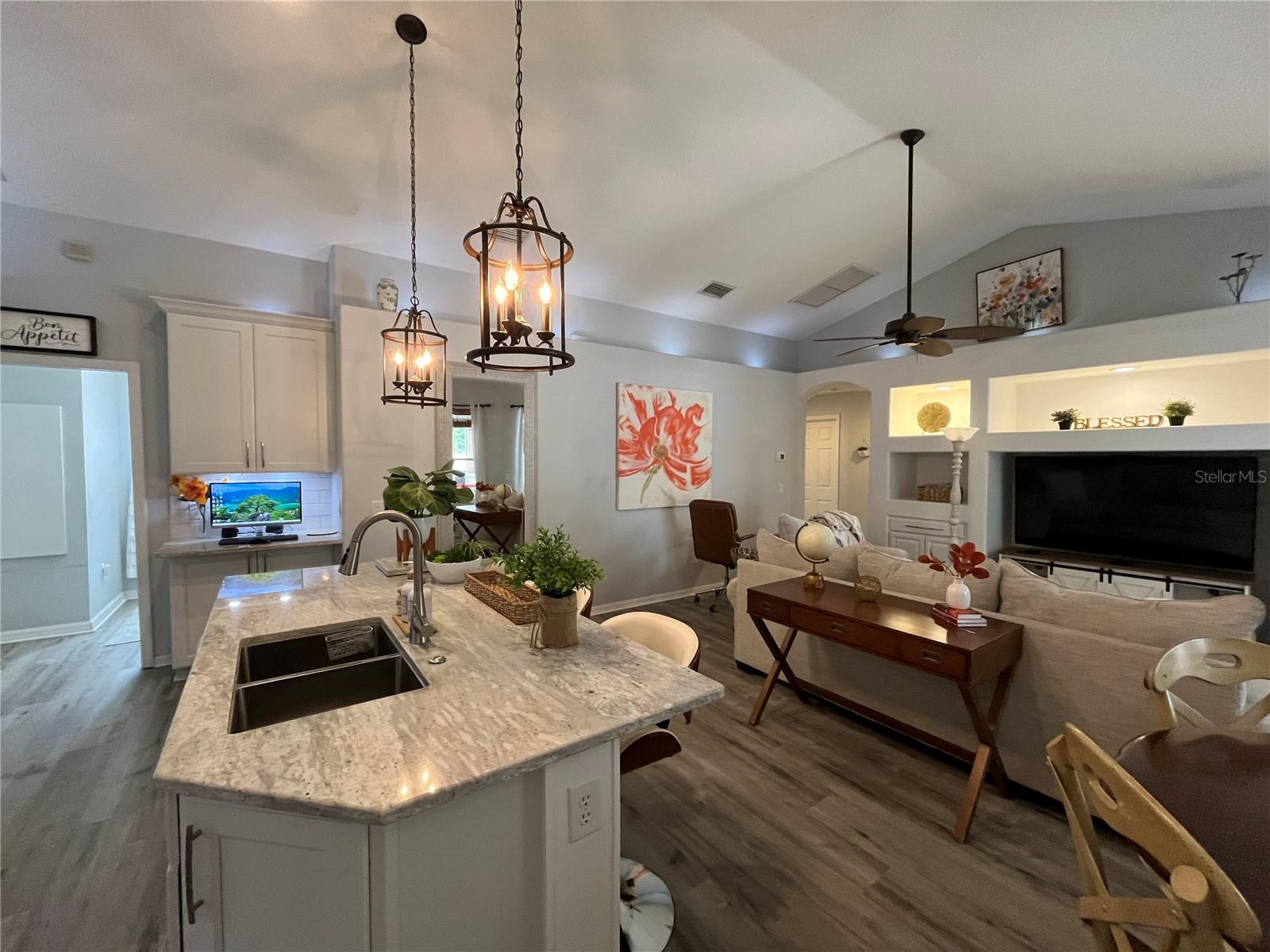 OAK TRACE - Residential