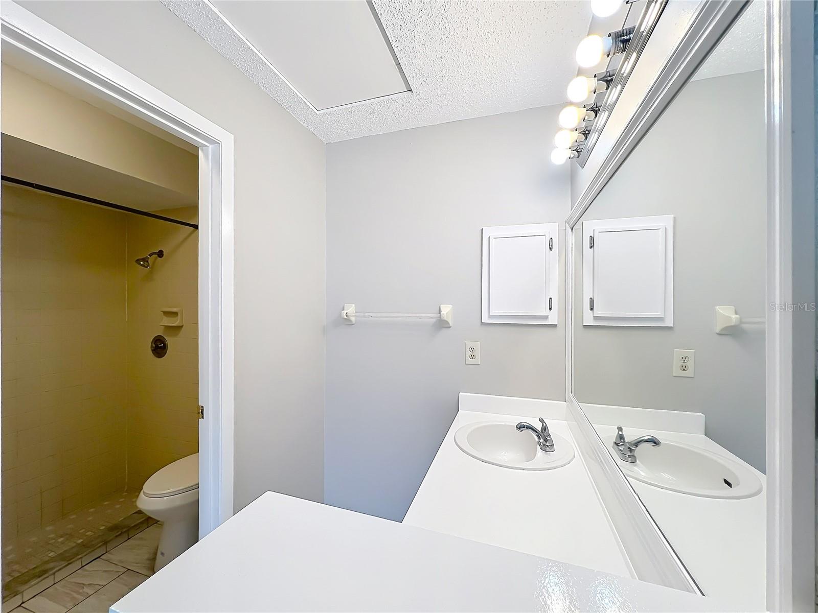 CREEKSIDE VILLAS AT MEADOW WOODS - Residential