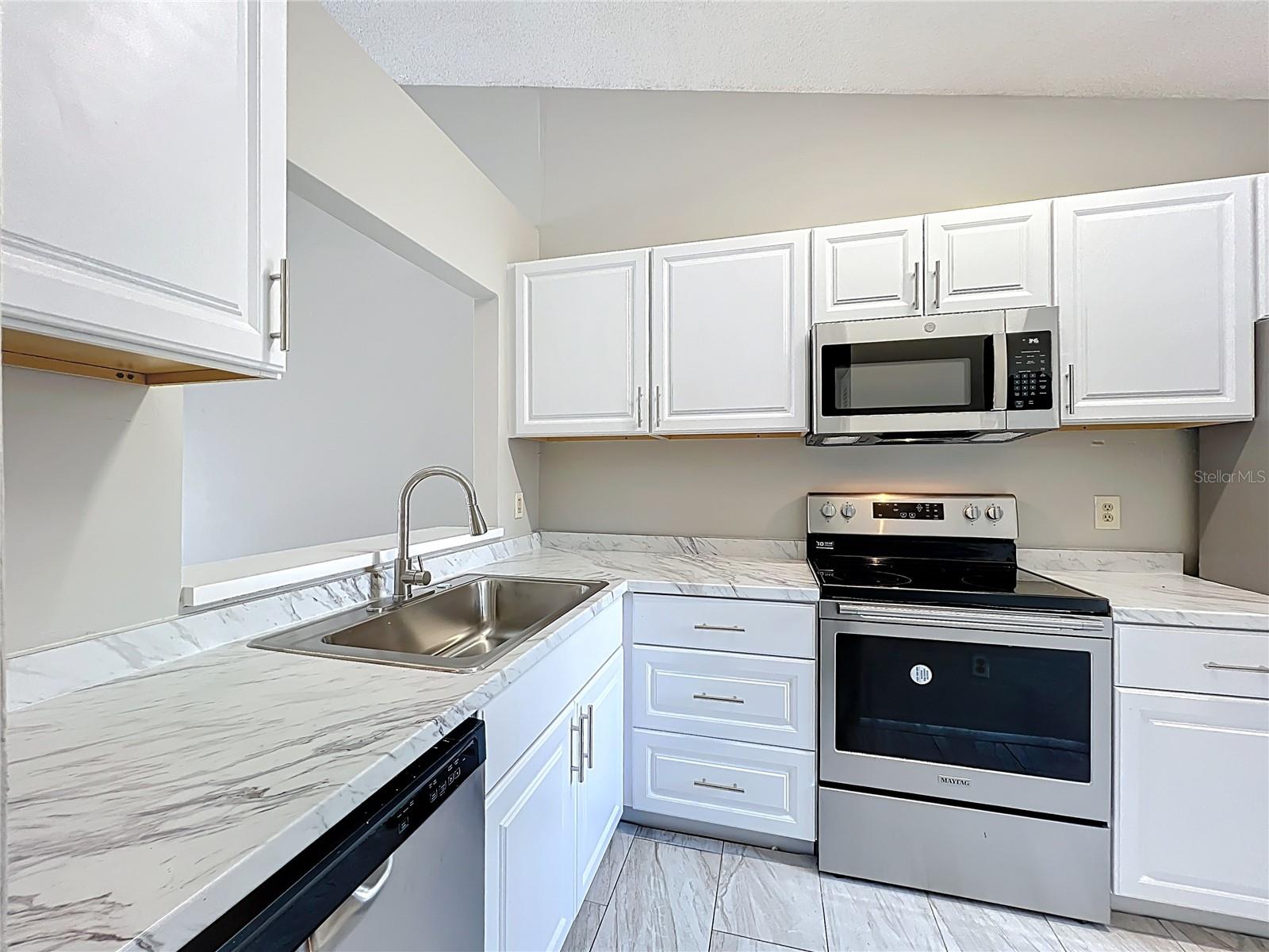 CREEKSIDE VILLAS AT MEADOW WOODS - Residential