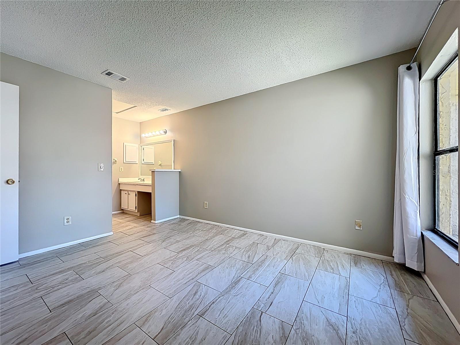 CREEKSIDE VILLAS AT MEADOW WOODS - Residential