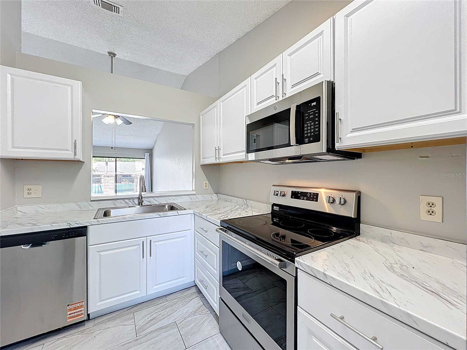 CREEKSIDE VILLAS AT MEADOW WOODS - Residential