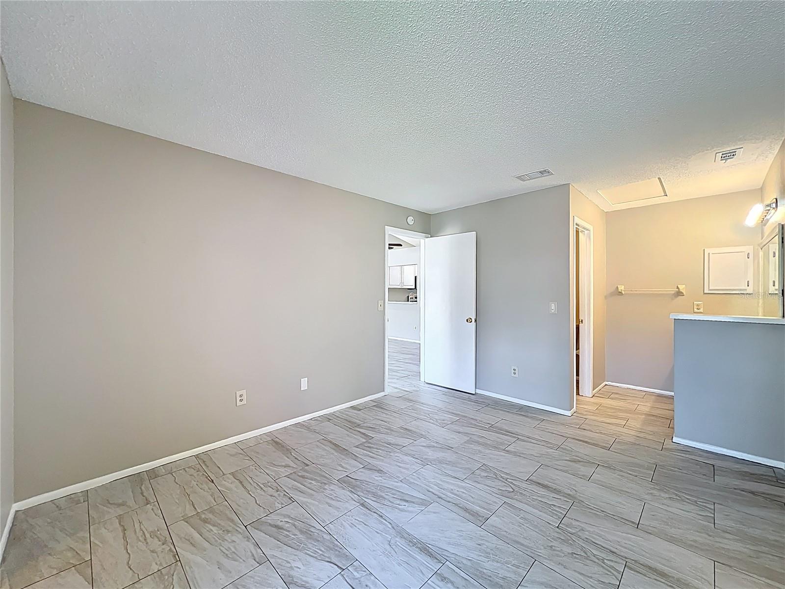 CREEKSIDE VILLAS AT MEADOW WOODS - Residential