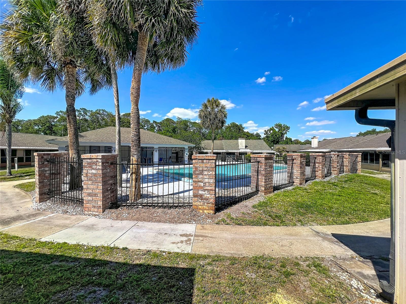 CREEKSIDE VILLAS AT MEADOW WOODS - Residential