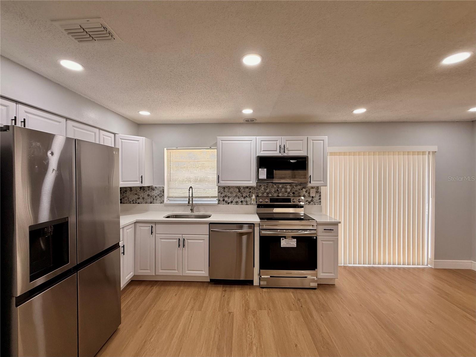 GOLDEN ESTATES - Residential