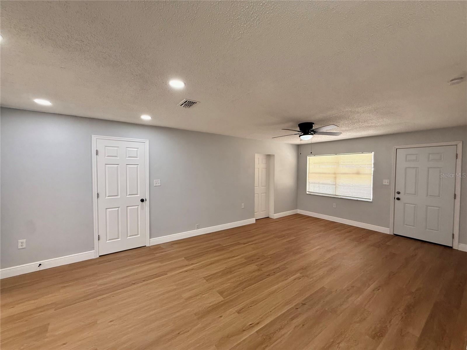 1617 LONG LANE