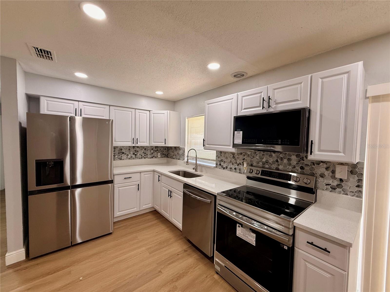 GOLDEN ESTATES - Residential