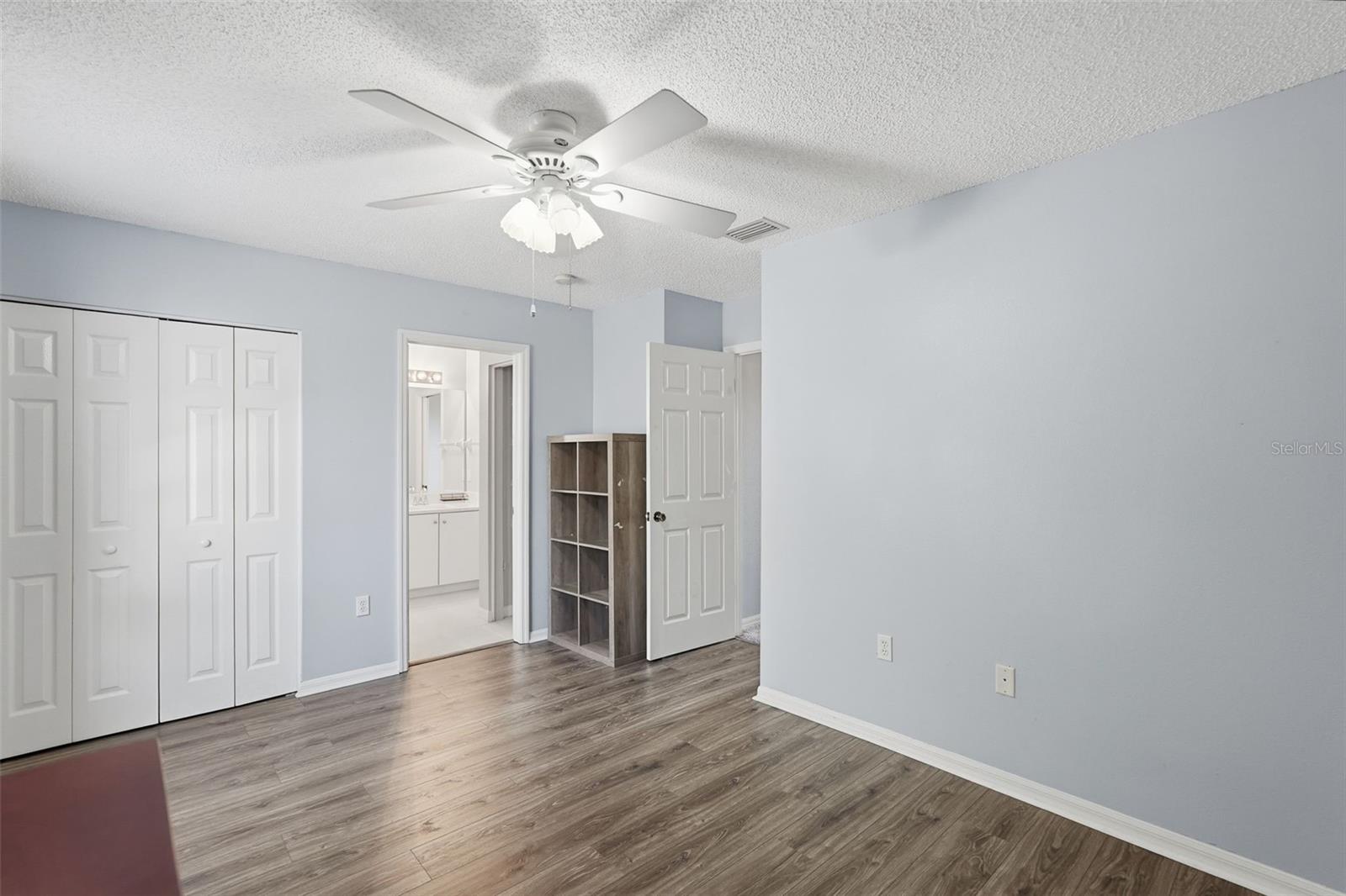 EASTLAKE OAKS - Residential