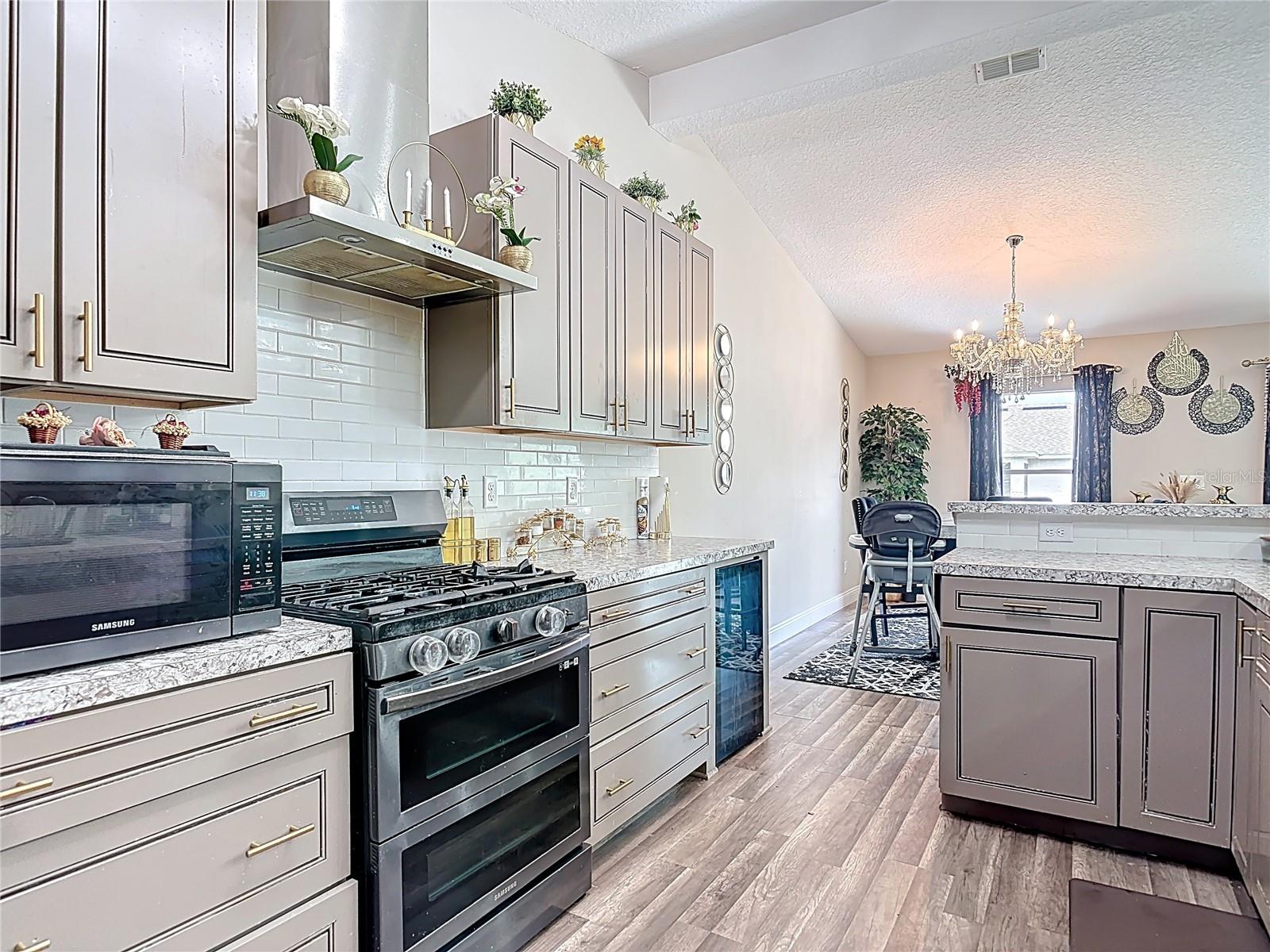 RIVIERA ESTATES - Residential