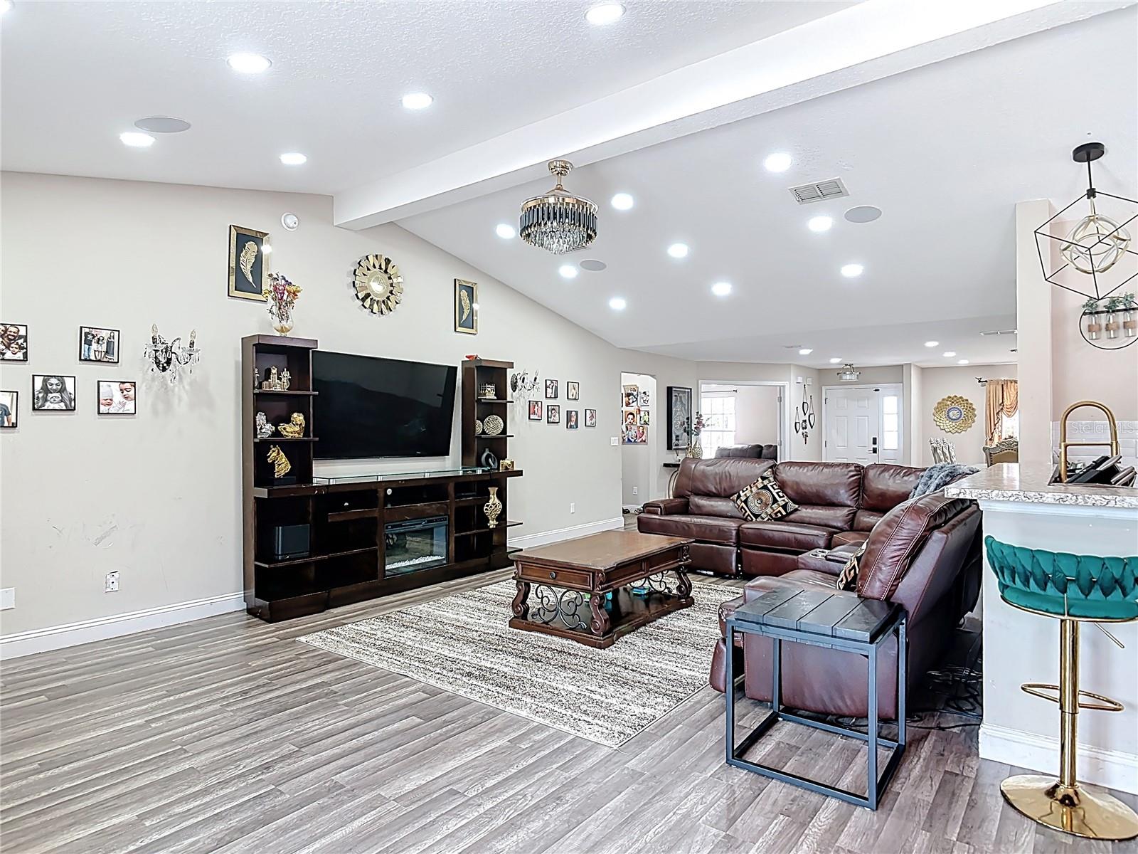 RIVIERA ESTATES - Residential