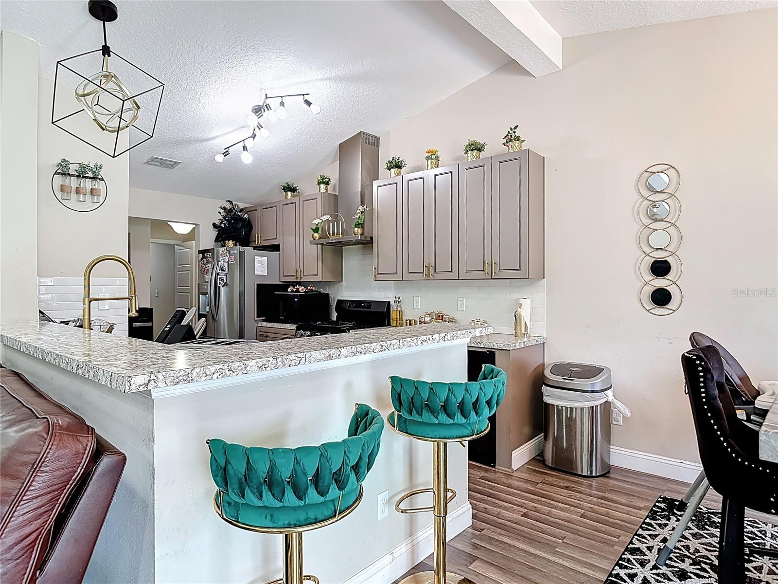 RIVIERA ESTATES - Residential