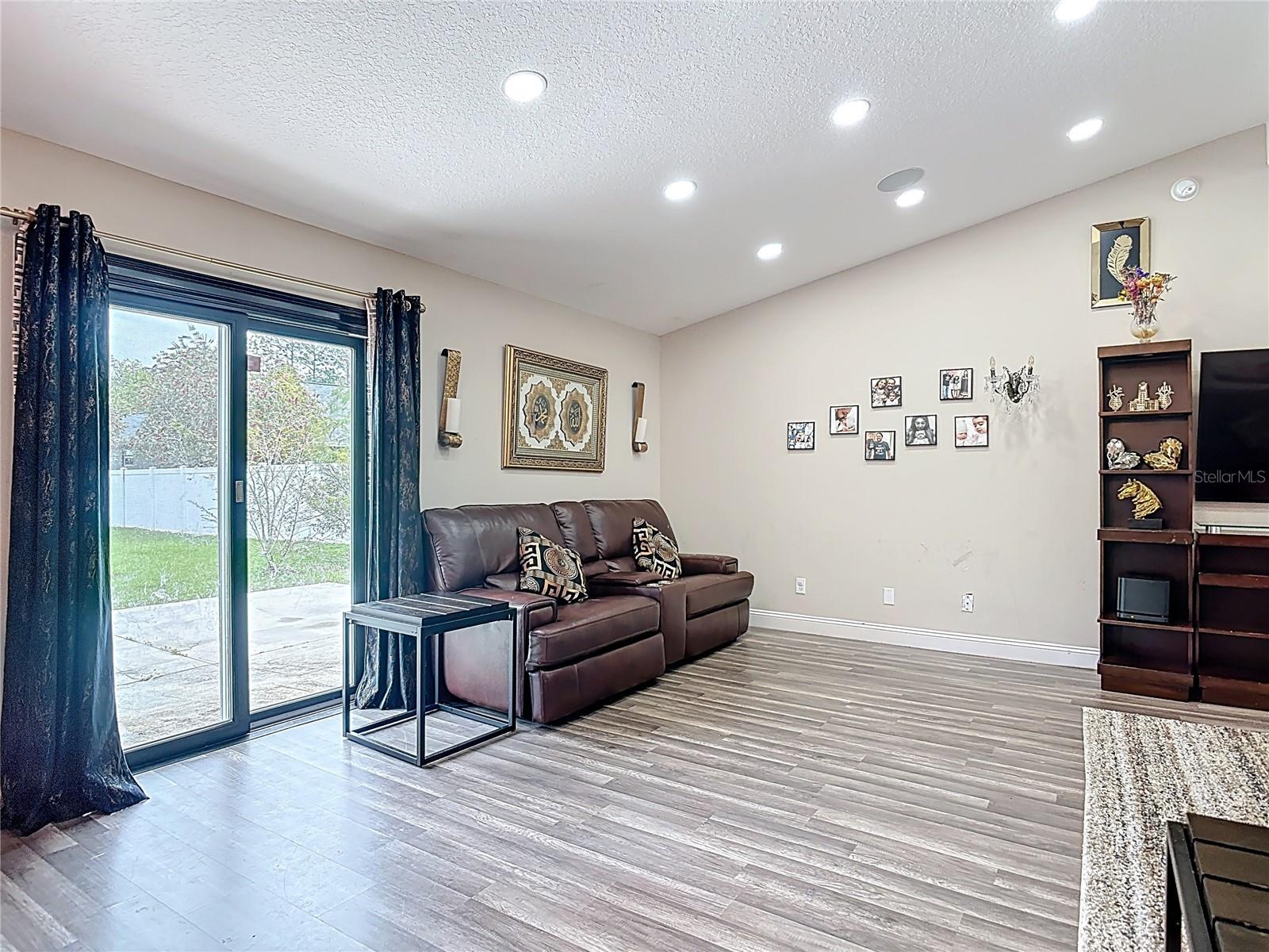 RIVIERA ESTATES - Residential