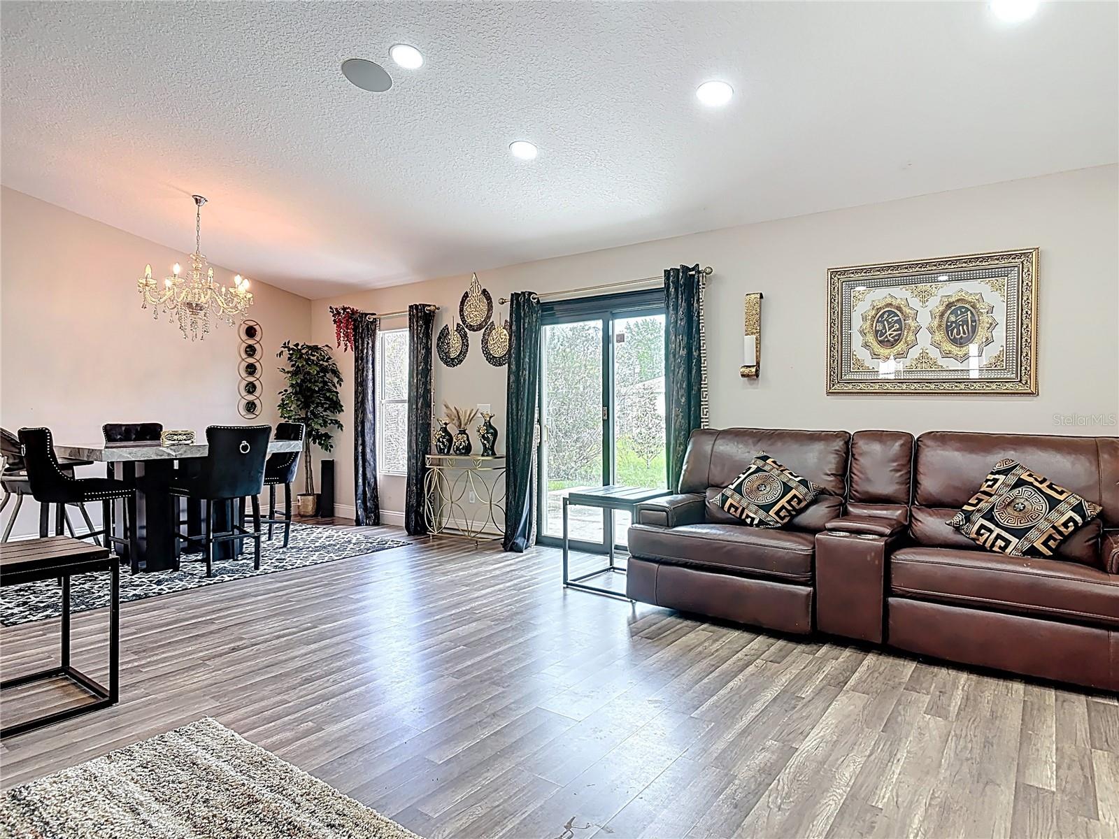 RIVIERA ESTATES - Residential