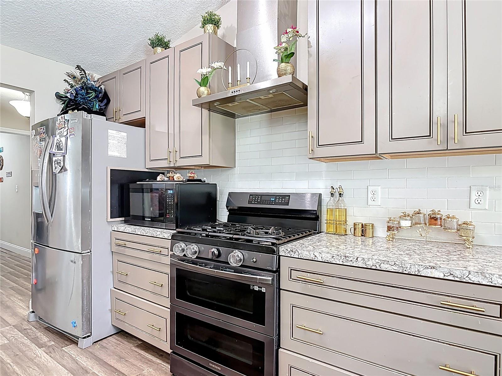 RIVIERA ESTATES - Residential