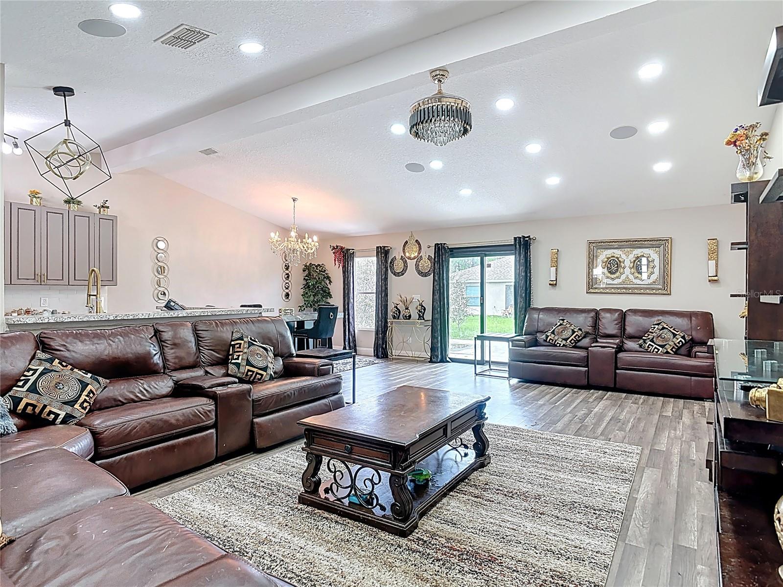 RIVIERA ESTATES - Residential