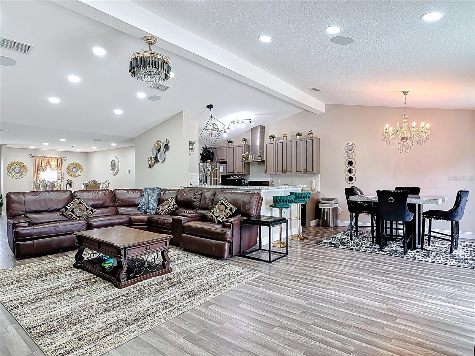 RIVIERA ESTATES - Residential