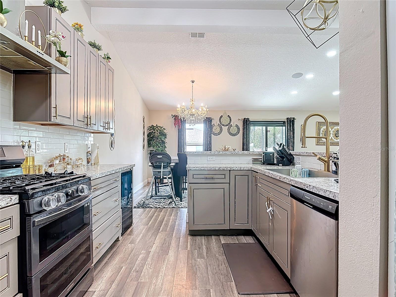 RIVIERA ESTATES - Residential