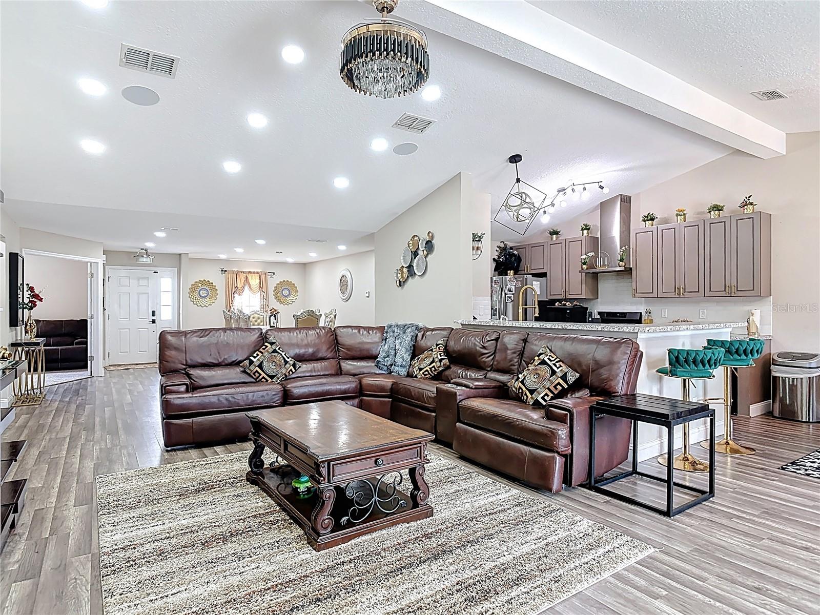 RIVIERA ESTATES - Residential