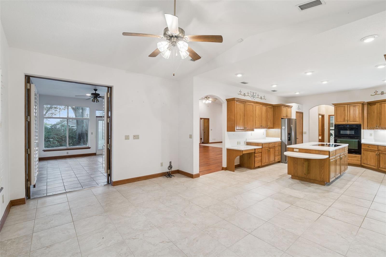 16TH FAIRWAY VILLAS - Residential