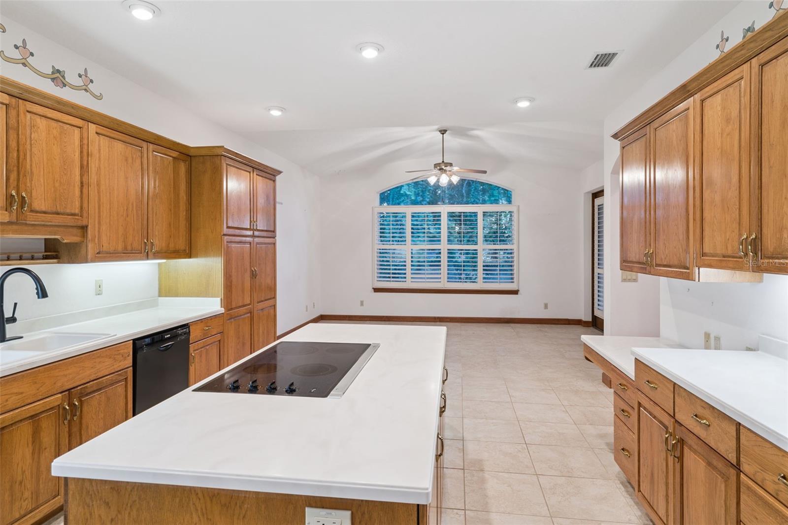 16TH FAIRWAY VILLAS - Residential