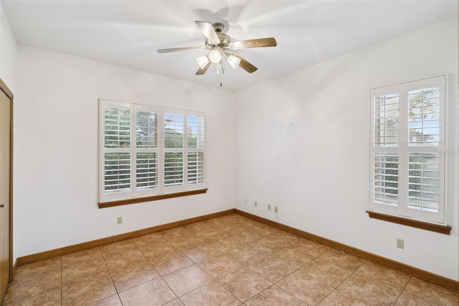 16TH FAIRWAY VILLAS - Residential