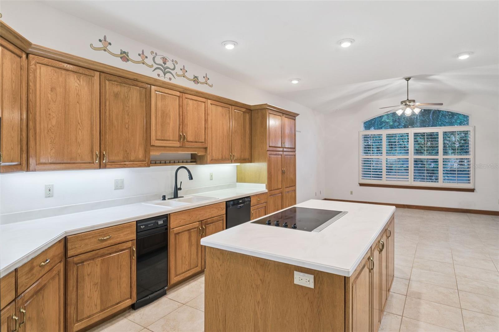 16TH FAIRWAY VILLAS - Residential