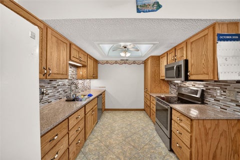 Tiny photo for 10895 SW 90th Ct, Ocala, FL 34481 (MLS # OM734479)