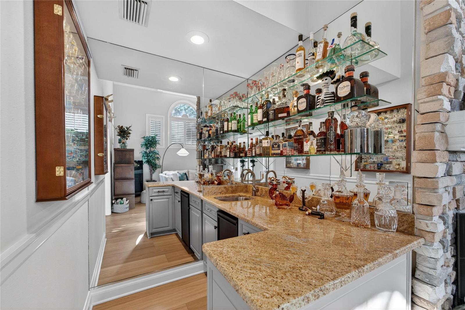 AVILA TWNHMS - Residential