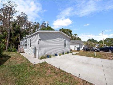 A home in LAKE WALES