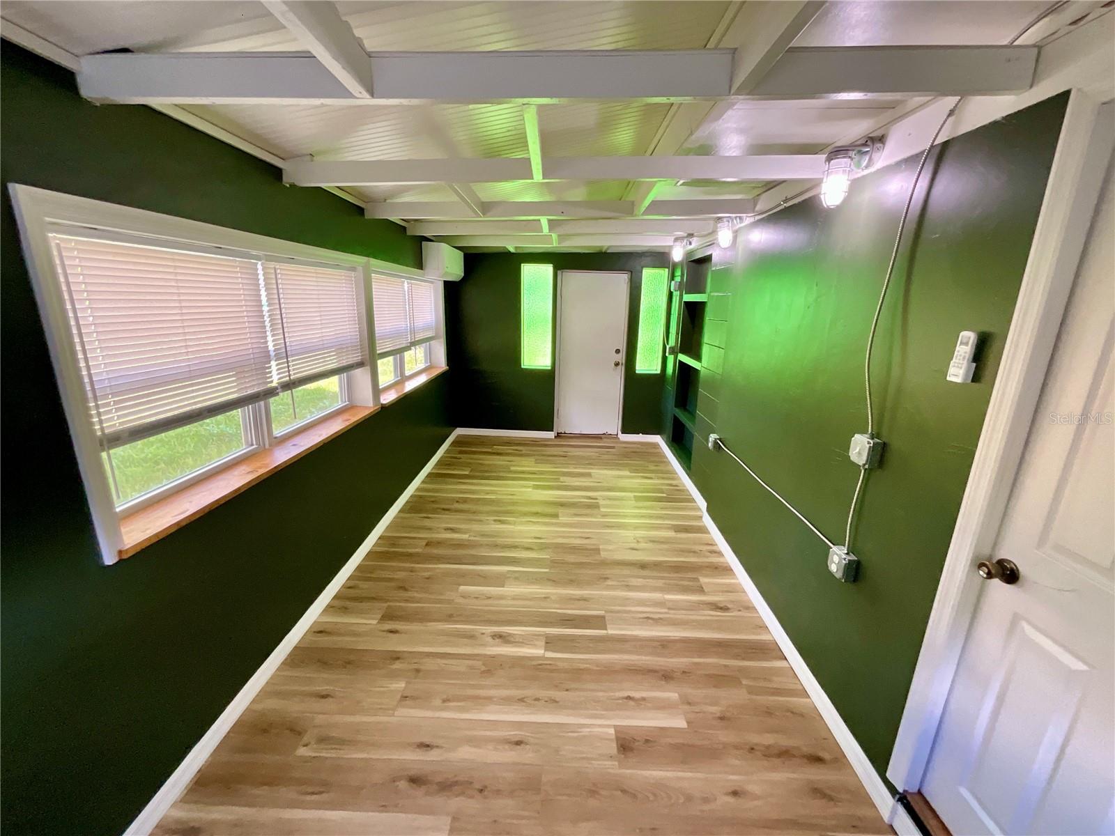 LAKE MCMEEKIN - Residential