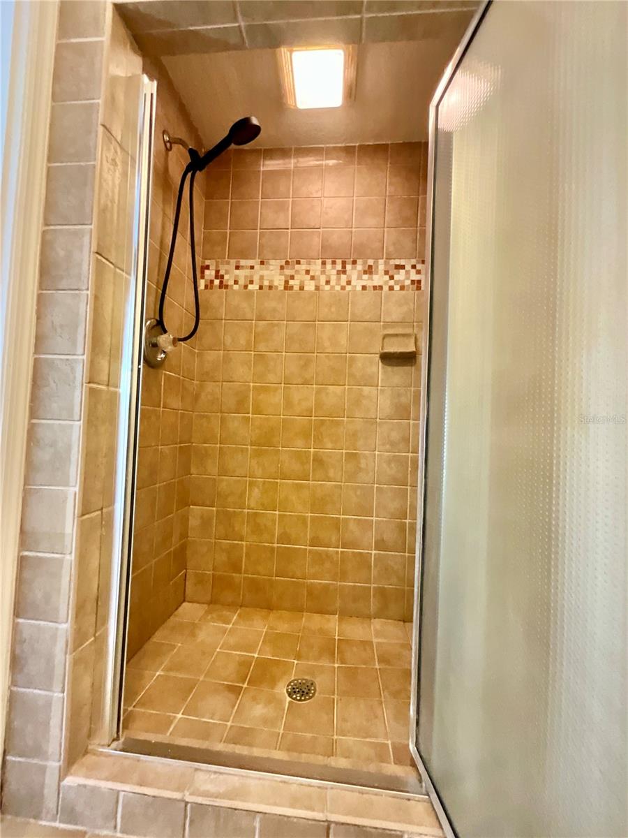 LAKE MCMEEKIN - Residential